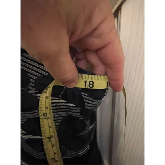 Ann Taylor Black and Navy Floral Sleeveless Classic Dress. Zip in back. Size 2 - Picture 6 of 7